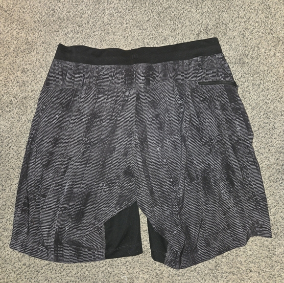 lululemon athletica Men's Gray T.H.E. Linerless 9" Athletic Shorts - Picture 4 of 6